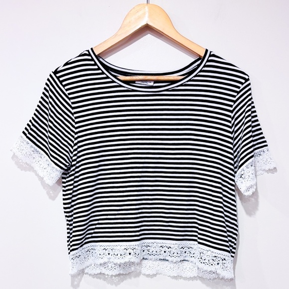 🦋3/25$🦋 ARDENE – Black & white striped lace-trim crop tee | Size S • - Picture 1 of 6